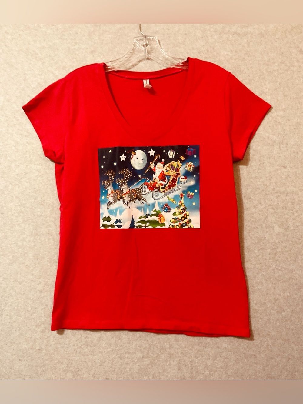 Resetved Red V-Neck Christmas Graphic Tee - Women Sz XL